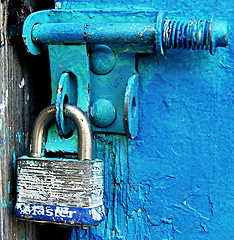 A blue lock for George, flickr: Darwin Bell, cc:by-nc