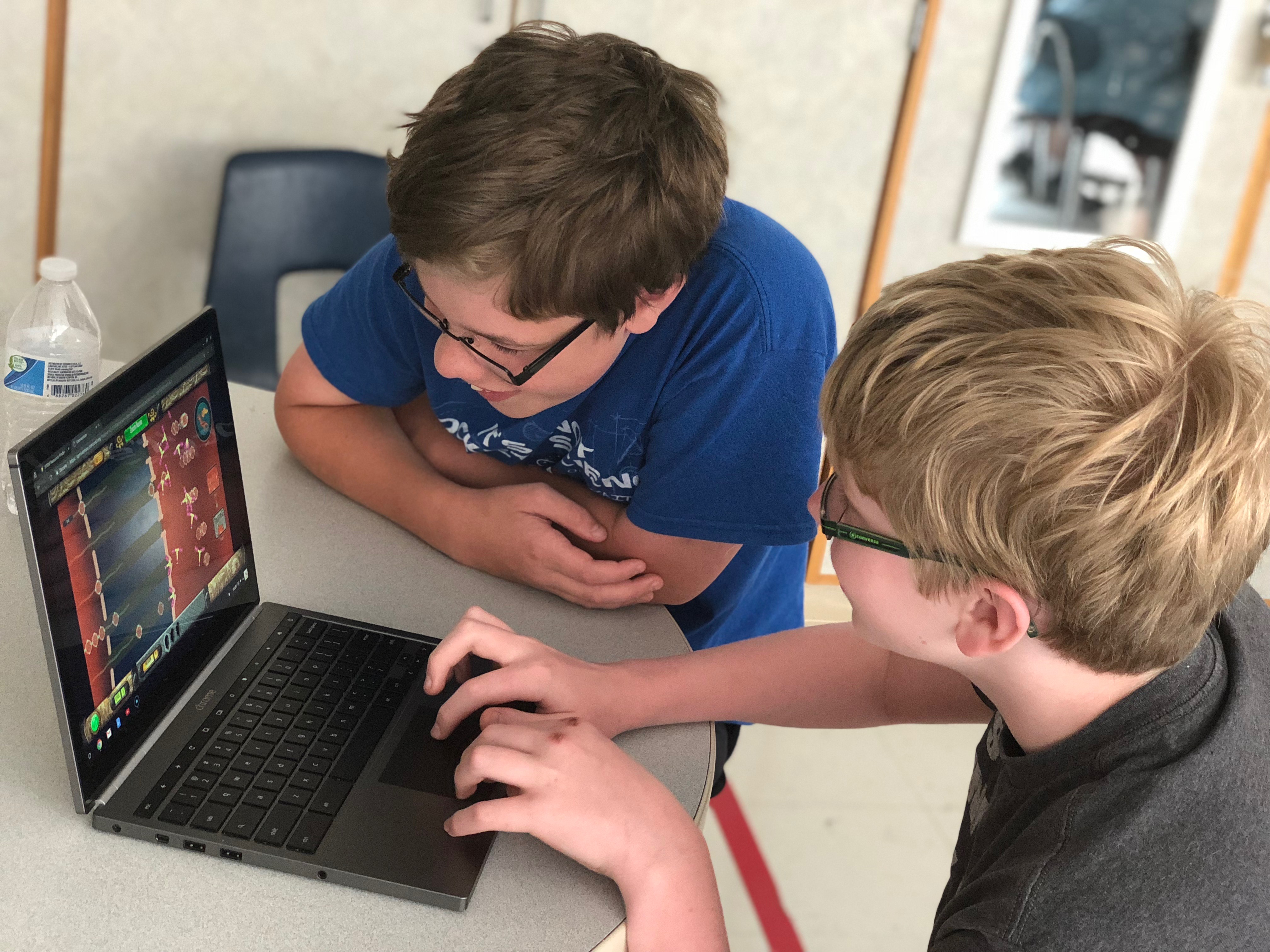 Students playing Geniventure.