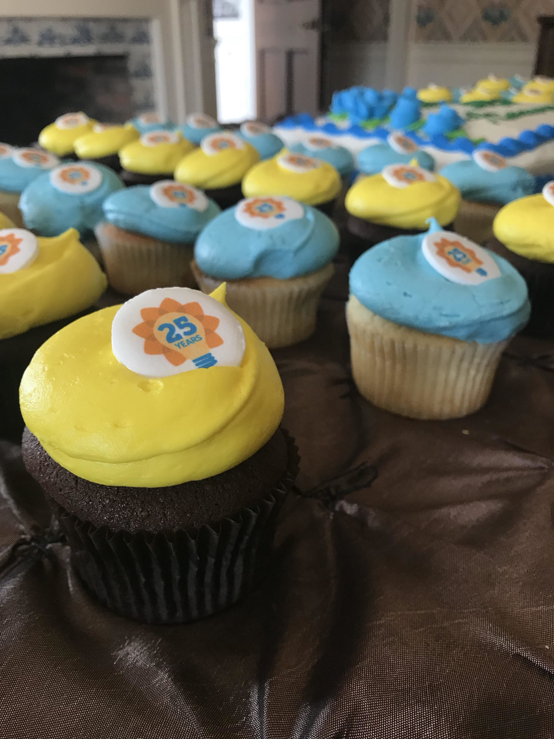 Cupcakes with Concord Consortium logo